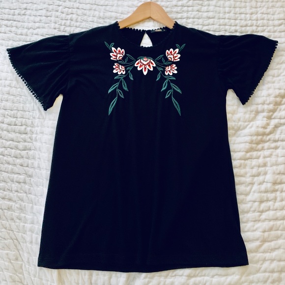 New without tags Floral Embroidery Top Small - Picture 4 of 9